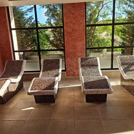Charming Two-bedroom In Roma Daire