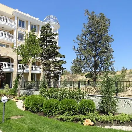 Charming Two-bedroom In Roma Daire *