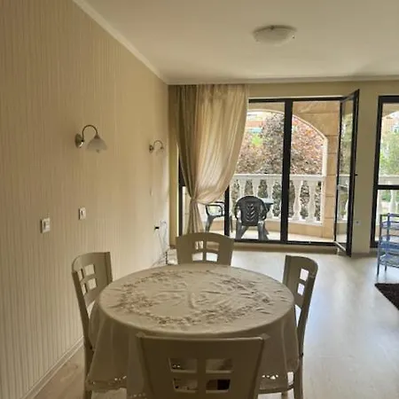Charming Two-bedroom In Roma * Burgas